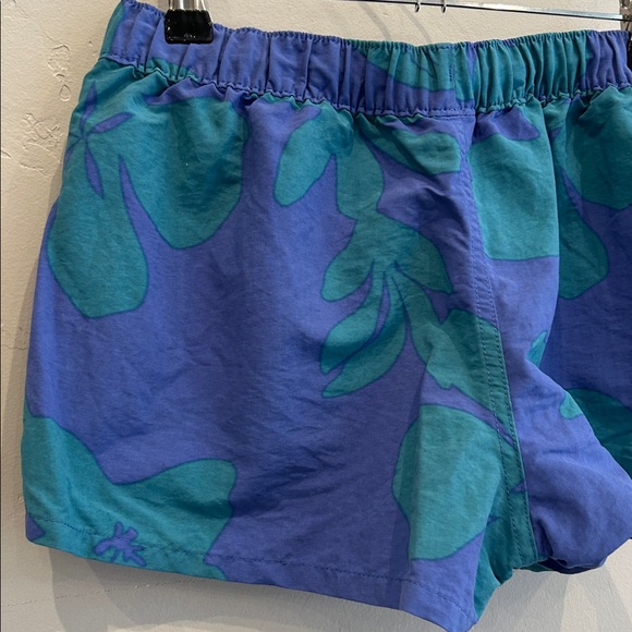 Patagonia Women’s Barely Baggies Shorts - Picture 9 of 11